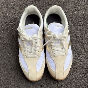 Tretorn Cream, White, and gold Casual Sneakers size 7.5 GUC